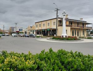 DAS Workshop gallery is situated near the roundabout at the north end of Dowling Street Dungog